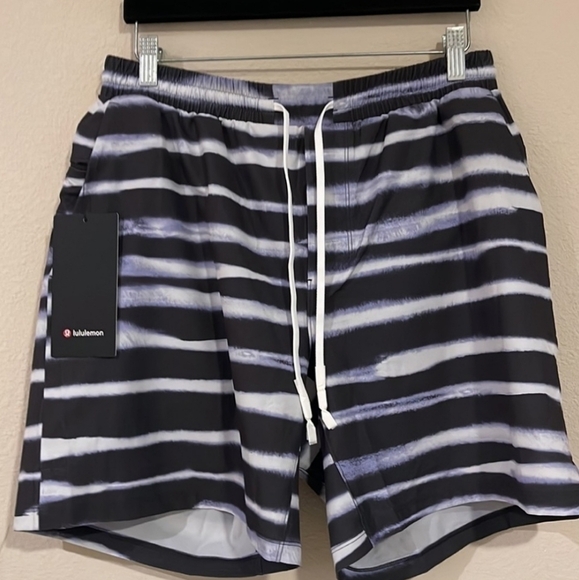 Lululemon Pool Short 7" Watercolour Stripe Vapor Graphite Grey Size M.. - Picture 8 of 13